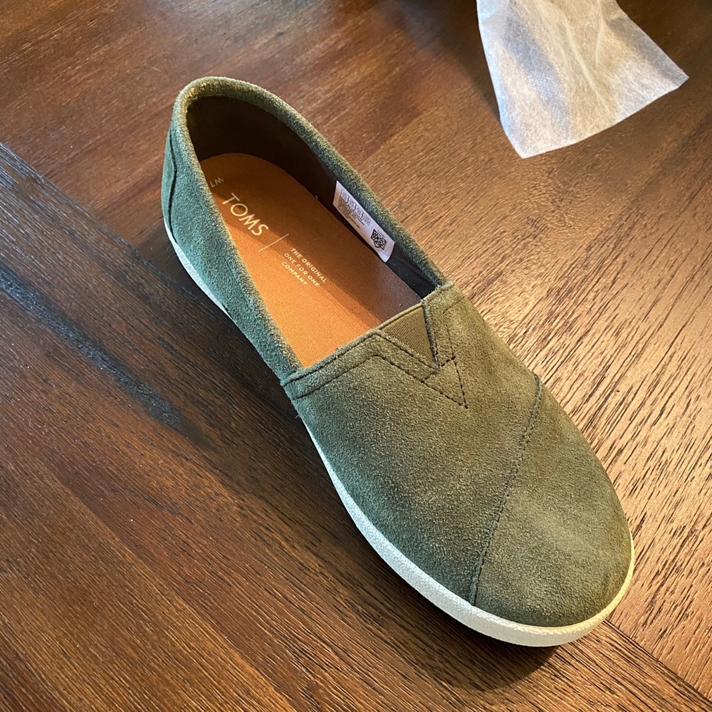 BRAND NEW Toms Slip-on Shoes